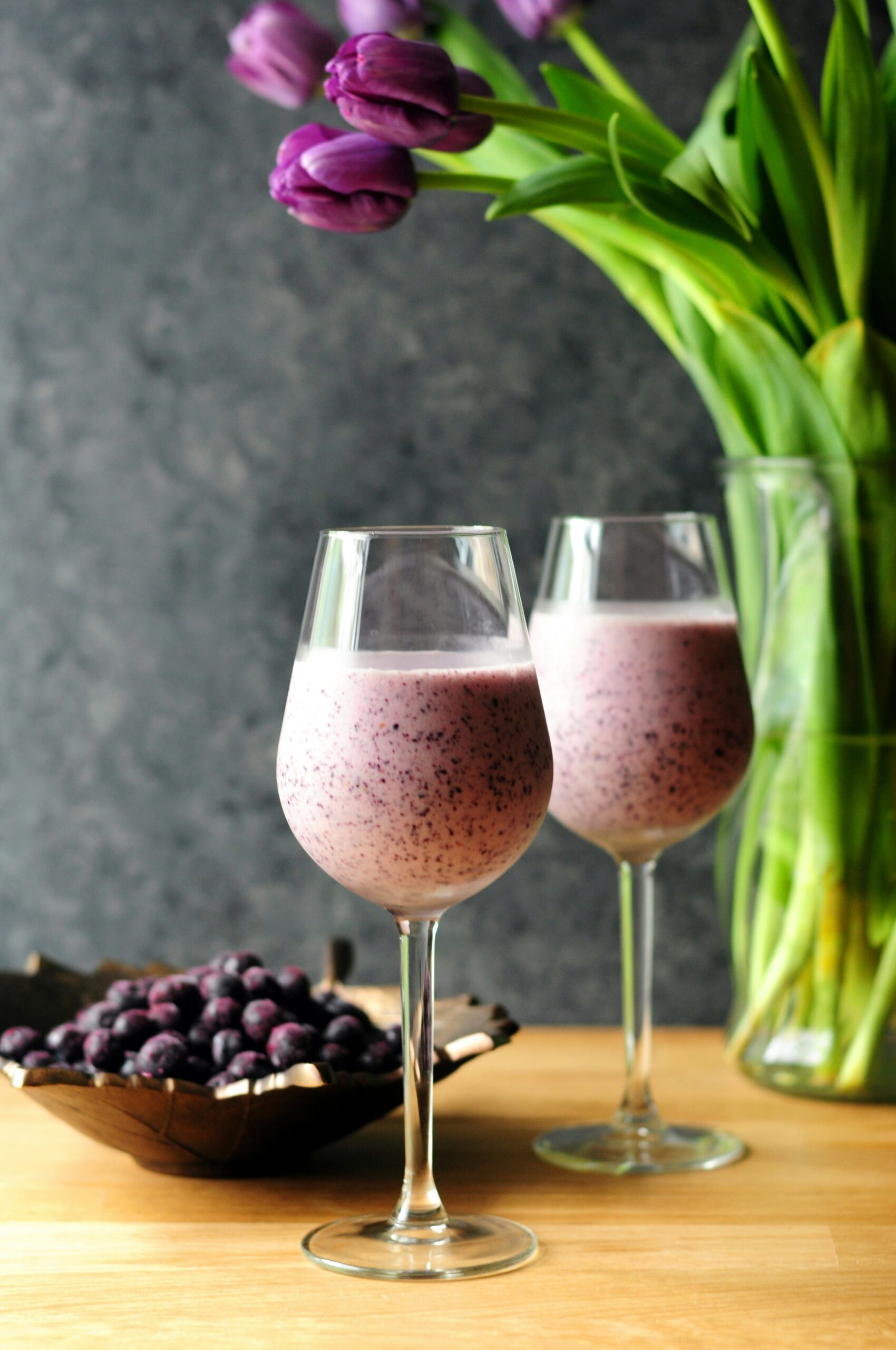 Blueberry and Date Smoothie: Energize with Natural Sweetness